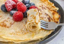 Preparo le crepes in modo diverso, la ricetta con 3 vasetti si fa senza bilancia: morbide, elastiche e buone con qualunque farcia