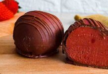 Non ti preoccupare della bilancia, puoi mangiare dei dolcetti freschissimi alle fragole tutta l'estate, solo 50 kcal e 3 ingredienti, favolosi!