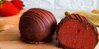 Non ti preoccupare della bilancia, puoi mangiare dei dolcetti freschissimi alle fragole tutta l'estate, solo 50 kcal e 3 ingredienti, favolosi!