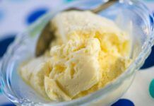Faccio il gelato keto in 10 minuti senza gelatiera, non rinuncio più al gelato anche se sono a dieta Chi dice che non puoi mangiare il gelato a dieta, con la versione keto ne mangio quanto voglio, il sapore è eccezionale