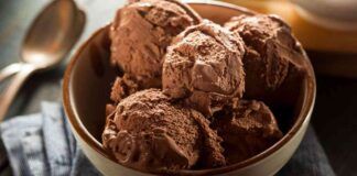 Ricetta keto senza sgarri: di gelato al cioccolato ne mangio a volontà e lo faccio a casa i 5 minuti
