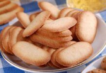 Lingue di gatto agli albumi: nonna non sbaglia un colpo, così leggere e friabili non le ho trovate da nessuna parte! Lingue di gatto agli albumi: nonna non sbaglia un colpo, così leggere e friabili non le ho trovate da nessuna parte!