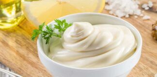 Ho organizzato la serata vegana per mia sorella e le sue amiche: ho fatto anche la maionese, è venuta così buona che l'abbiamo mangiata tutti