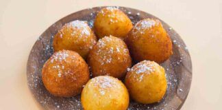 Butta in una pastella speciale le mele e prepara delle palline fritte da favola, ne mangi una dopo l'altra senza riuscire a fermarti!