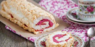 Questo non è il solito rotolo che conosci, ma una perfetta meringa fruttata: ricetta facile facile dalla golosità stupefacente