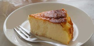Sembra una cremosa cheesecake, invece è una torta di mele un po' diversa che si fa in 5 minuti, basta assaggiarla per innamorarsene