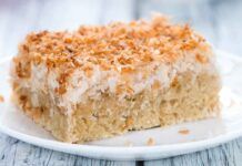 Torta di banane e cocco, solo 100 kcal da quando la faccio ho chiuso con i crampi notturni Tortina banane e cocco: una golosità senza farina e zucchero da solo 100 kcal la mangi dalla colazione al dopo cena