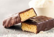 Grazie a questa ricetta le barrette proteiche non le compro più, le preparo io e a merenda non mi sento più in colpa