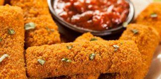 Con un impasto facile facile porto a tavola dei bastoncini di melanzane come non li fa nessuno, super filanti e croccantissimi!