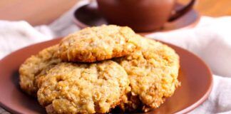 Non faccio altro che preparare biscotti da quando ho assaggiato questi: si fanno in 3 minuti con solo 45 kcal, ciao ciao bilancia