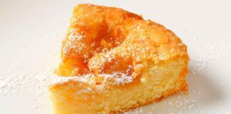 Io la chiamo la finta crostata di agrumi pasticciata: una torta simil nua bassa e velocissima, meno di 30 minuti e la porti a tavola!