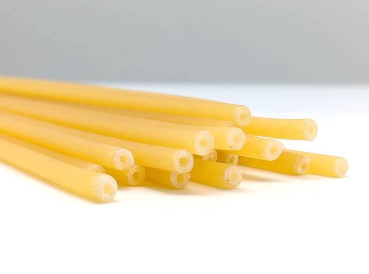 Ho fatto la pasta al pomodoro fresco, ma avevo della pancetta da smaltire e l'ho aggiunta, 10 minuti ed era in tavola RIcettasprint