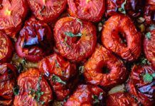 I pomodori prima li arrostisco e poi li condisco un contorno versatile provaci anche tu sarà un successone