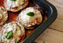 In estate faccio una parmigiana di melanzane alternativa niente frittura, la ricetta della nonna spacca In estate faccio una parmigiana di melanzane alternativa niente frittura, la ricetta della nonna spacca