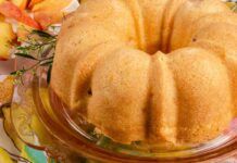 In questo ciambellone metto pesche e marmellata 0 zuccheri e 0 uova solo 150 Kcal a fetta