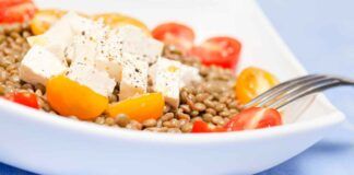 Con le lenticchie avanzate ho fatto un'insalata light, ho messo persino il formaggio - RicettaSprint