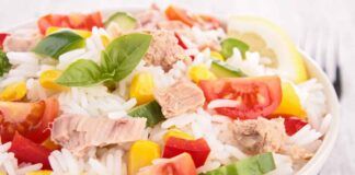 Da sempre vado matta per l'insalata di riso, ma per la mia dieta non va affatto bene, quindi il condiviso lo faccio da me in questa versione super light - RicettaSprint