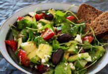 Insalata super dietetica, la mangio tutti i giorni e sono tornata subito magra Insalata super dietetica, la mangio tutti i giorni e sono tornata subito magra - RicettaSprint