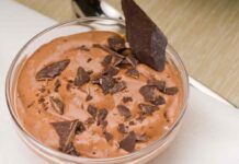 La mousse al cioccolato la faccio all'acqua la mangi senza mettere un grammo