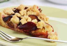Non faccio la solita torta alle prugne, questa è croccante fuori e morbidissima dentro l'hanno fatta fuori in un minuto