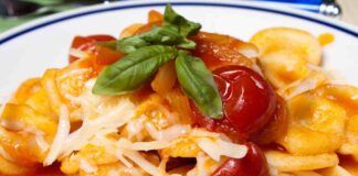 Oggi le orecchiette le faccio al pomodorino e scamorza nessuno ha saputo resistere al bis, che soddisfazione!