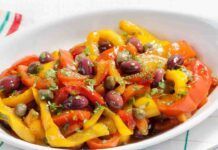 Peperoni olive e capperi il classico contorno delle nonne versatile, saporito e a prova di scarpetta Peperoni olive e capperi il classico contorno delle nonne versatile, saporito e a prova di scarpetta