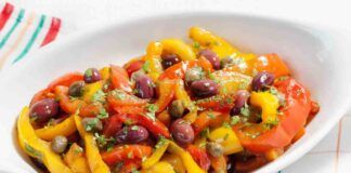 Peperoni olive e capperi il classico contorno delle nonne versatile, saporito e a prova di scarpetta