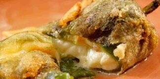 Peperoni ripieni fritti l'antipasto sarà davvero irresistibile li divoreranno appena li servirai a tavola