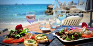 Pranzo in spiaggia, che cosa portare da mangiare sotto all'ombrellone