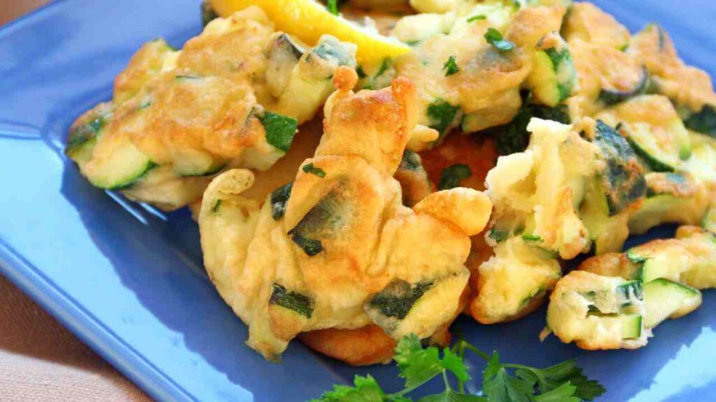 Prendo 2 uova e le unisco alle zucchine, ma mica faccio la frittata ...