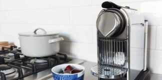 Con questa soluzione infallibile pulisco la macchinetta del caffè, mi raccomando non usare prodotti! - RicettaSprint