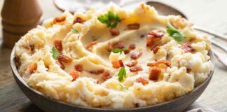 Un pezzo di fior di latte avanzato ieri e del bacon croccante hanno stravolto il solito purè, è stato amore al primo assaggio!