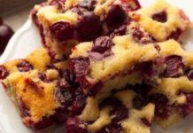 Questa focaccia alle ciliegie è più buona della torta, soffice, leggera sparisce appena sfornata la faccio 3 volte a settimana