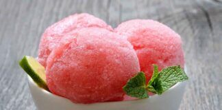 Questo sorbetto all'anguria lo faccio senza zucchero, pronto in meno di 10 minuti è semplicemente fantastico! - RicettaSprint