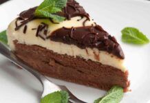 Torta al cioccolato 2.0 senza forno, sparisce dai piatti un lampo, conviene sempre la dose doppia! Torta al cioccolato senza forno con tanta crema al cioccolato bianco questa si che l'adorano tutti