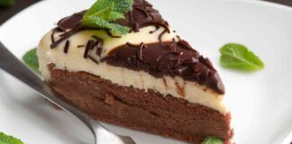 Torta al cioccolato senza forno con tanta crema al cioccolato bianco questa si che l'adorano tutti