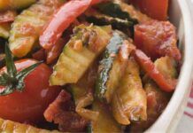 Zucchine alla puttanesca un contorno esplosivo diverso dai soliti lasciamo tutti di stucco a tavola, faranno di certo doppietta e scarpetta Zucchine alla puttanesca un contorno esplosivo diverso dai soliti lasciamo tutti di stucco a tavola, faranno di certo doppietta e scarpetta