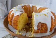 La domenica il ciambellone lo faccio sempre ma solo in questa versione senza impegno, non peso gli ingredienti e profuma di limoncello