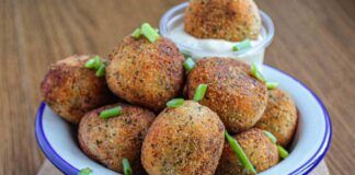 Antipasto sfizioso con crocchette di melanzane, ma ti svelo il mio segreto: dentro sono cremose e filanti, l'assaggi e non ti fermi più!