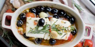 Se scopri la feta al forno come la preparano in Grecia, ti assicuri la cena almeno 2 volte a settimana, buona ma super light!