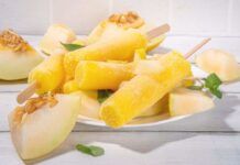 Non ci metto niente a fare questi ghiaccioli al melone giallo e limone, così dopo cena si rinfrescano tutti senza sensi di colpa