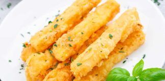 Io li chiamo grissini fritti, non sono le solite patatine, faccio un impasto cremoso che fila ed è pure croccante li devi provare subito