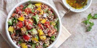 Quinoa e verdure per un'isalatona ricca e saporita da portare pure in spiaggia, poche calorie gusto extra!