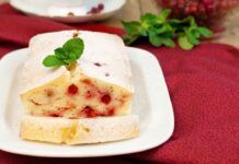 Ho snocciolato tutte le ciliegie fresche che avevo nel frigo per preparare questo plumcake speciale, una ricetta golosa di tutta salute