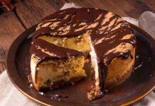 Sembra una torta da pasticceria, invece è un veloce semifreddo che faccio con 3 ingredienti e in meno di 10 minuti, ti sbalordirà