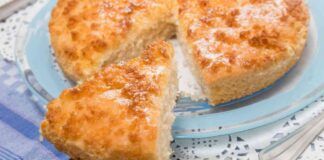Torta di latte al cocco, una nuvola soffice dal gusto tropicale a cui nessuno resiste, pronta in 5 minuti!