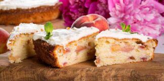 Ho riciclato delle pesche mollicce per una torta speciale, per farla più buona ho messo pure la crema, non ti dico il successo!