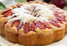 Torta fluffy: la conosci la versione con le fragole? Io metto il succo e i pezzetti così non gli resiste nessuno