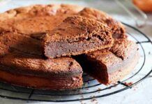 Nella mia torta ci metto 3 volte la dose di cioccolato, è diventata una torta umida buona pure fredda per le serate calde, la devi provare