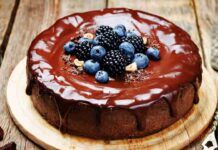 Torta wafer al cioccolato: quella ricetta che ti fa fare un figurone anche alle occasioni speciali ma si prepara in 10 minuti